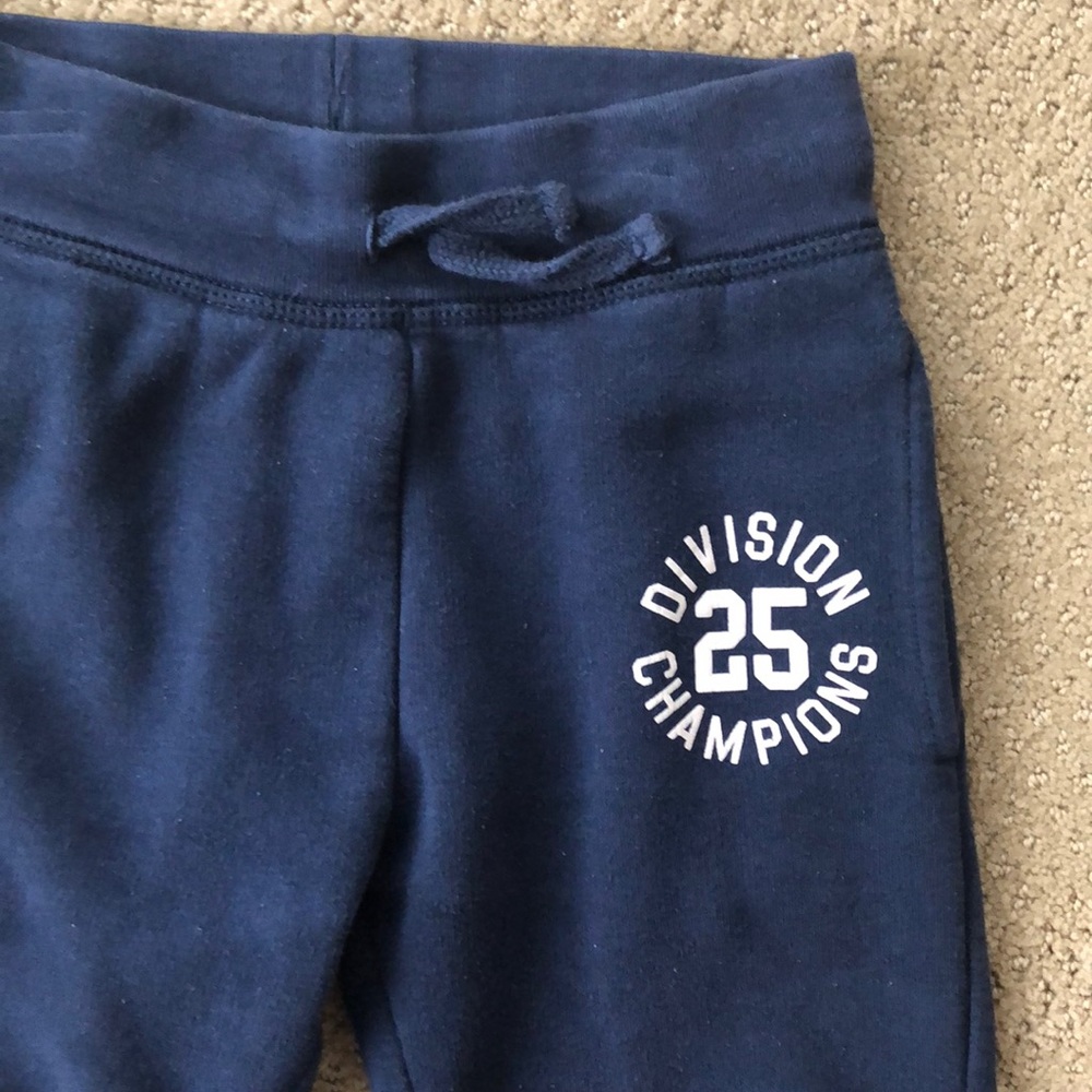 Place Joggers - Picture 3 of 4